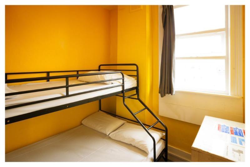 Onefam Waterloo 18-36 Years Old * Londra